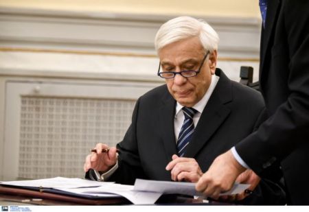 Τηλεφωνική επικοινωνία Παυλόπουλου – Ολάντ για το μεταναστευτικό