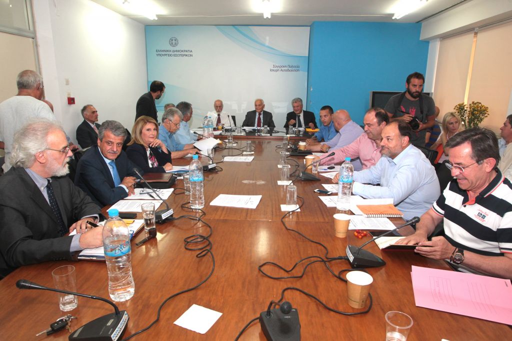 Πυρετός στα επιτελεία, ο χρόνος πιέζει για το «κλείσιμο» των ψηφοδελτίων