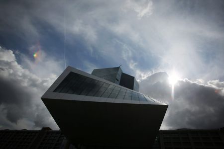 EKT: Η στήριξη στις τράπεζες επιβάρυνε το ελληνικό χρέος