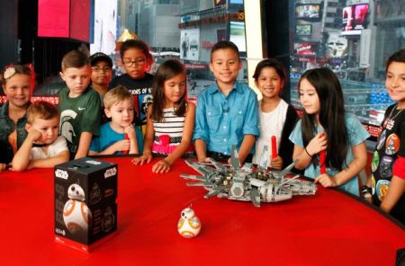 Εκτοξεύθηκαν στο Διάστημα οι φιγούρες και οι πωλήσεις της Lego