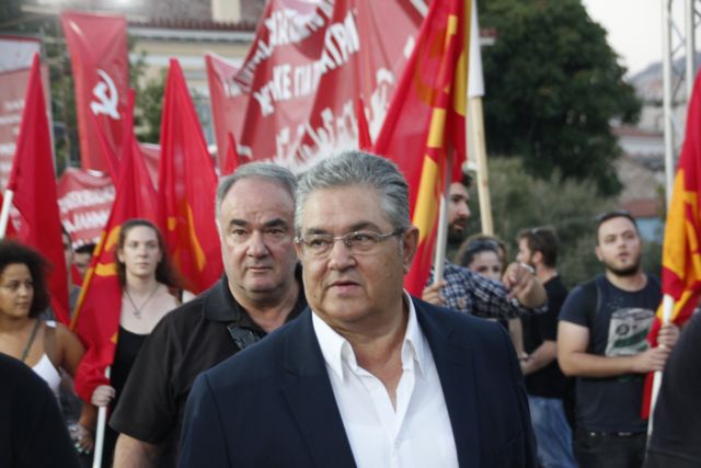 Koutsoumpas: “Charter flights to help refugees reach their destinations”