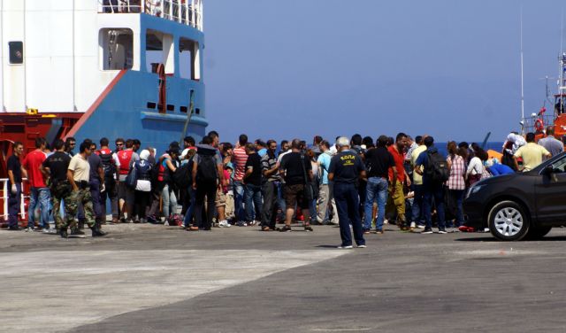Στον Πειραιά δύο πλοία από τη Μυτιλήνη, με 4.225 μετανάστες