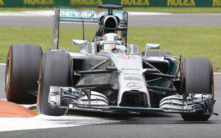 Νίκη Χάμιλτον στην Μόντσα, άτυχος ο Νίκο Ρόσμπεργκ