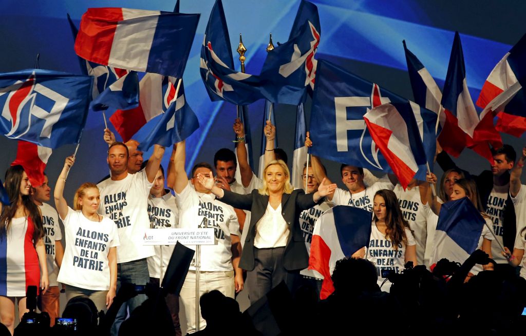 Η νίκη της Λεπέν προκαλεί αναταράξεις στη Γαλλία