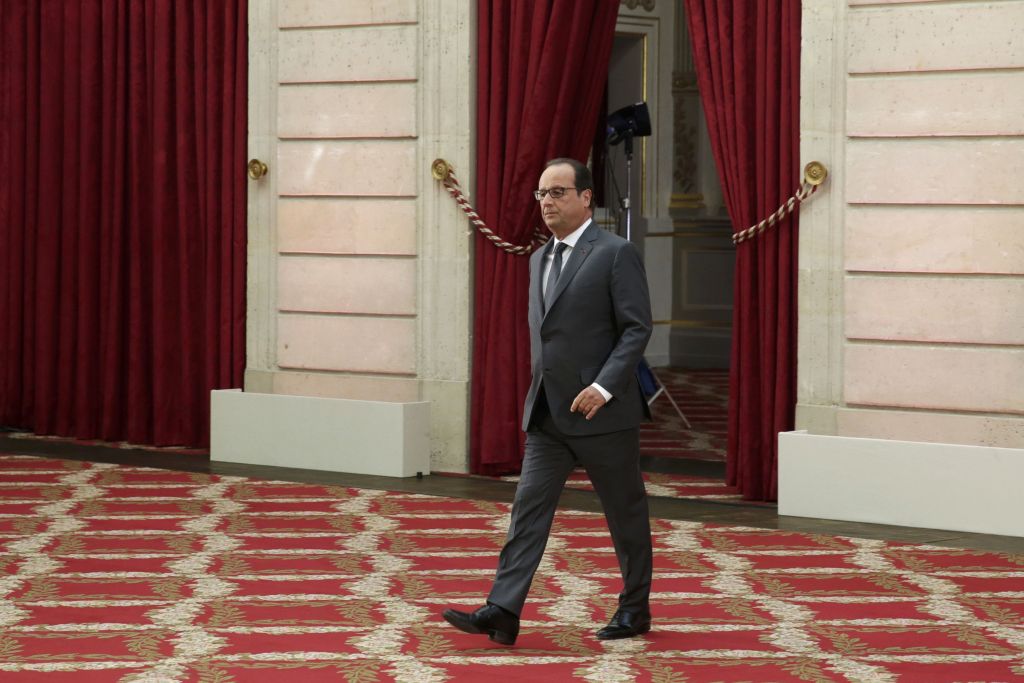 Figaro: Χαμηλή δημοσκοπική «πτήση» για τον Φρανσουά Ολάντ