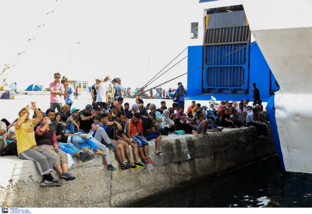 Third ship chartered to transfer refugees from Mytilene | tovima.gr