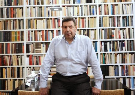 Κώστας Κωστής: «Ο αγώνας για την εξουσία υπονομεύει την κανονικότητα της ζωής μας»