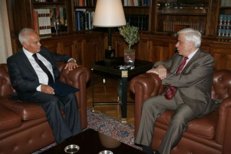 President praises ‘superhuman’ police efforts in refugee crisis