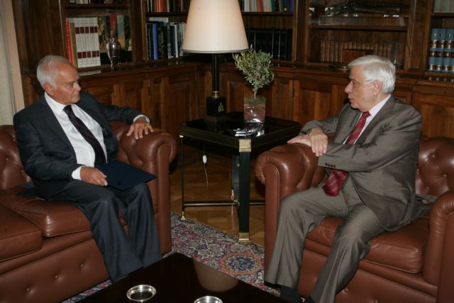 President praises ‘superhuman’ police efforts in refugee crisis