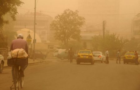 Ισχυρή αμμοθύελλα σάρωσε χώρες της Μέσης Ανατολής