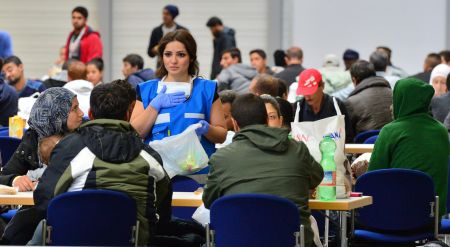 Μέρκελ:  Όλοι στην ΕΕ πρέπει να βοηθήσουν για το προσφυγικό ζήτημα