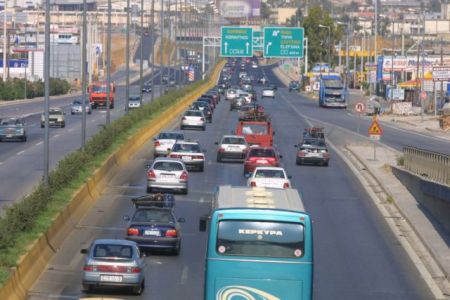 «Κοντινών αποστάσεων» οι διακοπές για τους Ελληνες