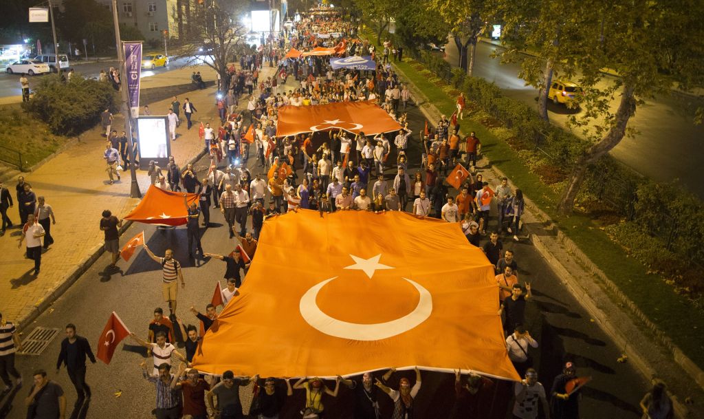 Μάχες διεξάγονται μεταξύ των Κούρδων ανταρτών και των τουρκικών δυνάμεων ασφαλείας