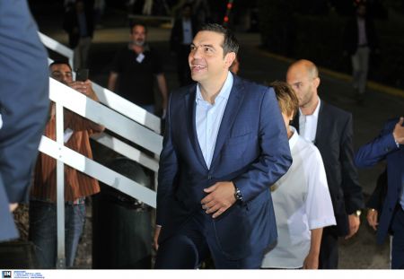 Διεκπεραιωτικός Τσίπρας στο ντιμπέιτ των πολιτικών αρχηγών με την σκέψη στο επικείμενο με τον Μεϊμαράκη