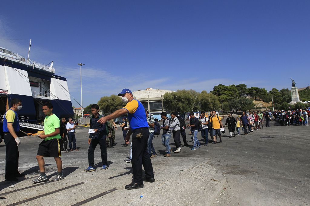 Στη Μυτιλήνη ακόμα δύο πλοία για την παραλαβή μεταναστών