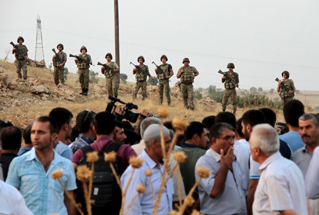 Στελέχη του φιλοκουρδικού HDP τραυματίστηκαν από πυρά στο Τζιζρέ