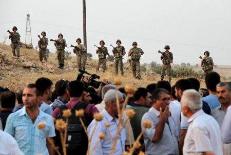 Στελέχη του φιλοκουρδικού HDP τραυματίστηκαν από πυρά στο Τζιζρέ