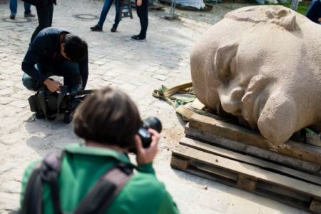 Βερολίνο: Kεφαλή του Λένιν μεταφέρεται σε μουσείο