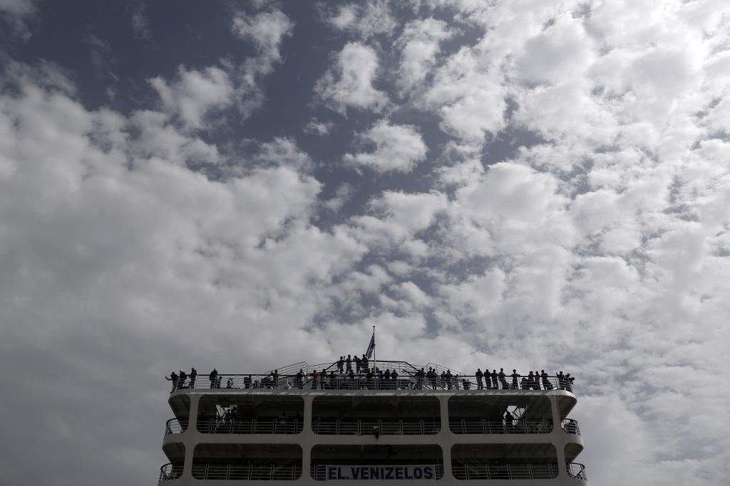 Στον Πειραιά το «Ελ. Βενιζέλος» με 2.498 μετανάστες από τη Μυτιλήνη