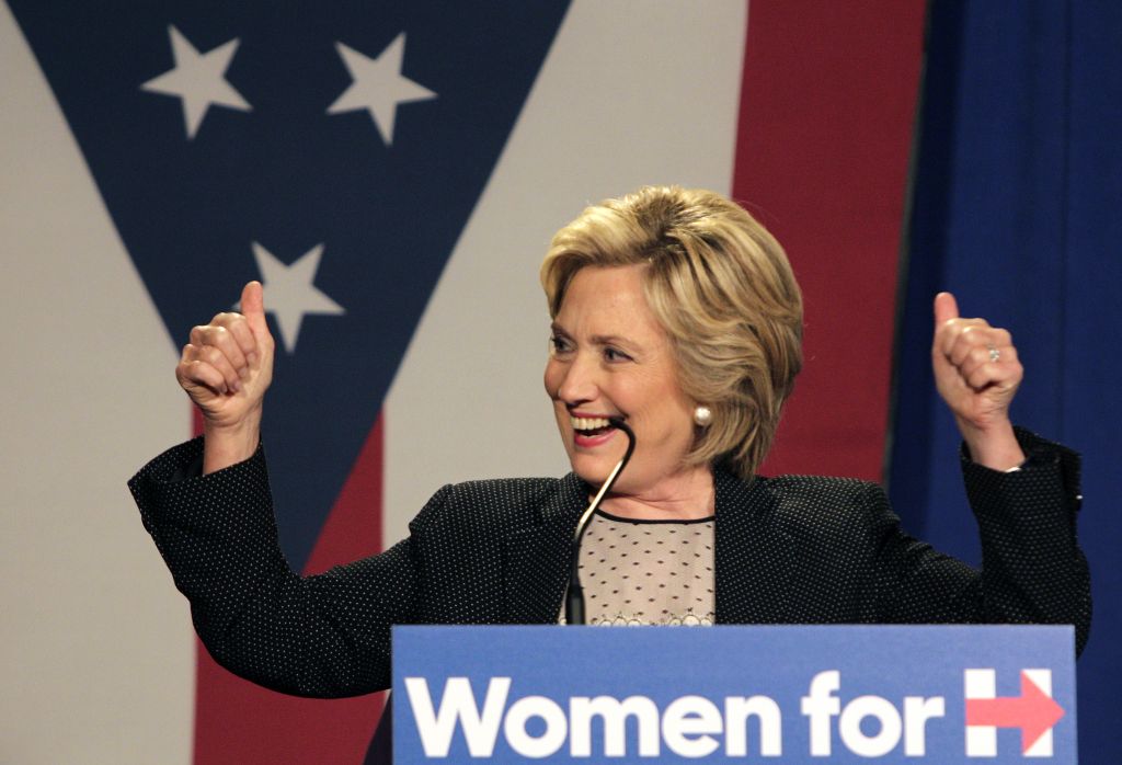 «Κατρακυλά» η Χίλαρι, σπάει το ένα μετά το άλλο τα ρεκόρ ο Τραμπ