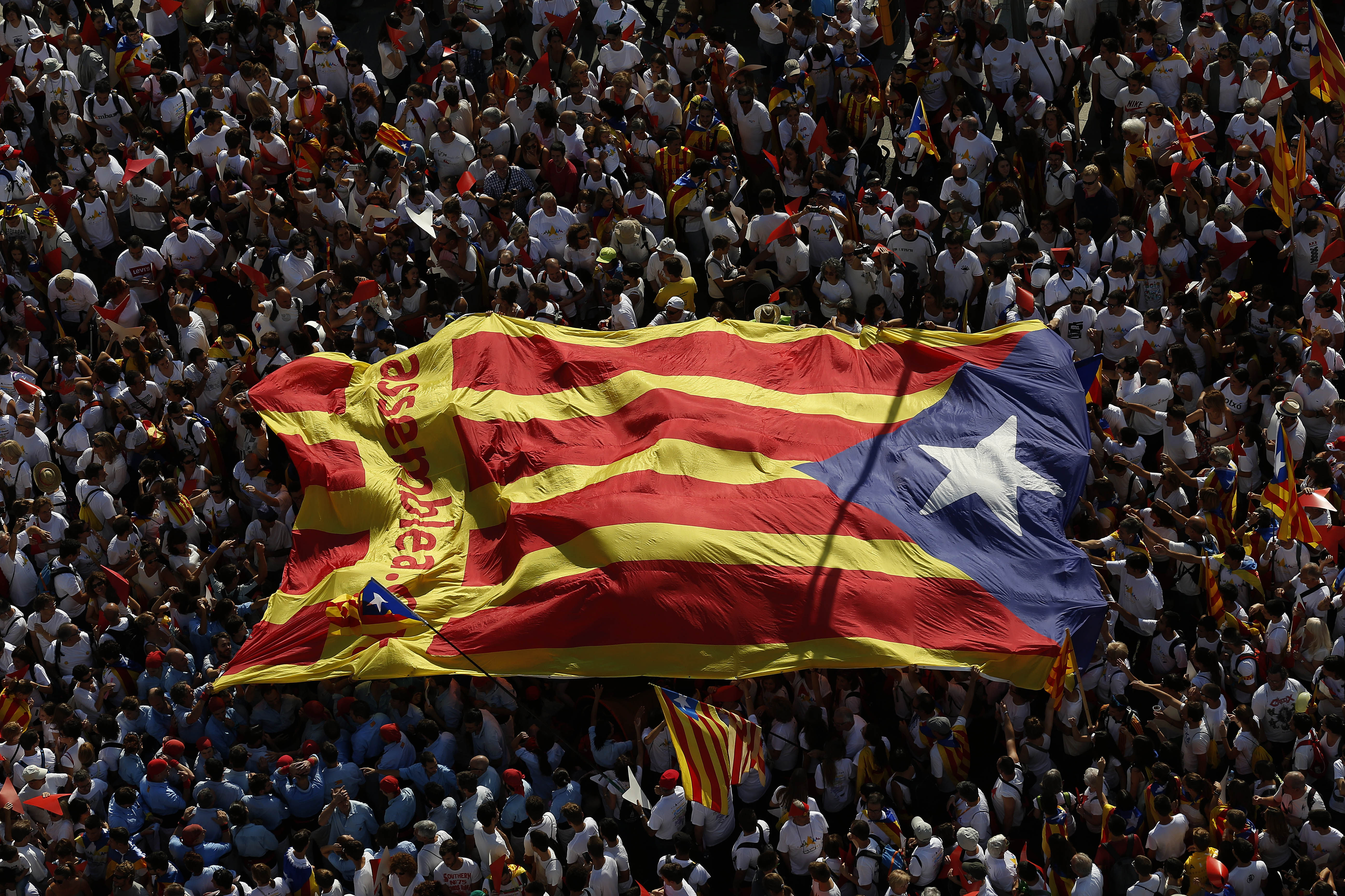 Γλιτώνει η Καταλονία τις νέες κάλπες, αποχωρεί ο Αρτούρ Μας