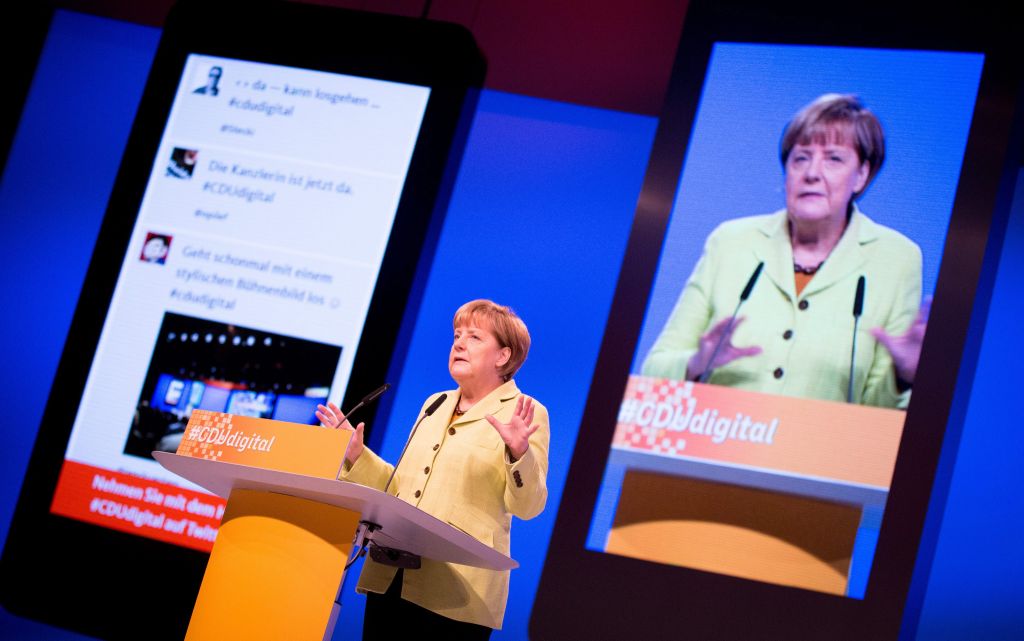 Μέρκελ σε γυναίκες πρόσφυγες: Μάθετε γερμανικά