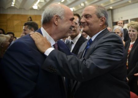 Τηλεφωνική επικοινωνία Μεϊμαράκη με τον Κώστα Καραμανλή