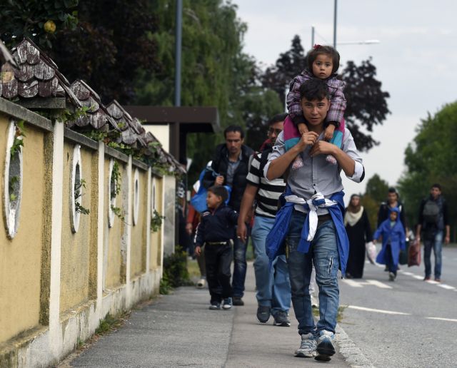 Επικρίσεις δέχεται η Μέρκελ για τη στάση της στο προσφυγικό