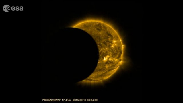 Βίντεο: Δορυφόρος βλέπει την ίδια έκλειψη ξανά και ξανά