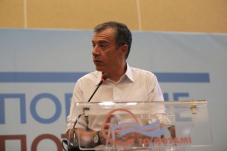 Θεοδωράκης για Φλαμπουράρη: «Δεν είναι πειστικές οι απαντήσεις»