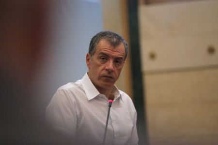 Ειρωνικό σχόλιο Θεοδωράκη για την παραίτηση Δ.Καμμένου