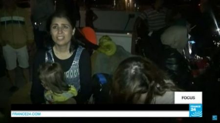 Το συγκλονιστικό ταξίδι των προσφύγων στο Αιγαίο (βίντεο)