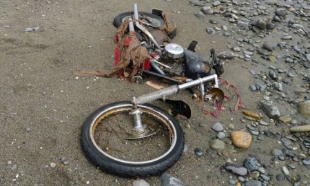 Τσουνάμι παρέσυρε μοτοσικλέτα από την Ιαπωνία στον Καναδά