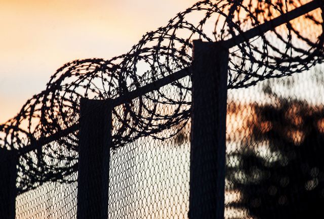 Ρέντσι για τους πρόσφυγες: Η Ευρώπη ρίχνει τείχη, δεν τα υψώνει