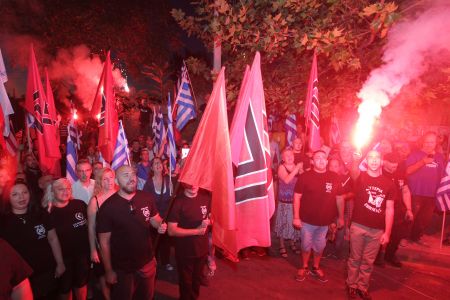 Επεισόδια έξω από τα γραφεία της Χρυσής Αυγής στο Μαρούσι