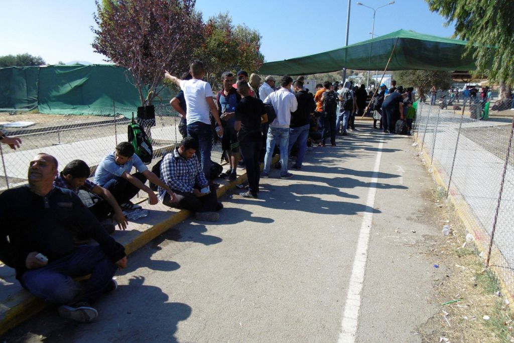 Χιλιάδες οι πρόσφυγες και πάλι στη Μυτιλήνη