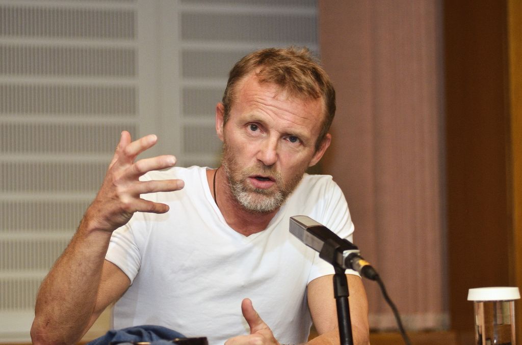 Γιου Νέσμπε: «Μικρός ήμουν φοβητσιάρης, με τρόμαζε το σκοτάδι»