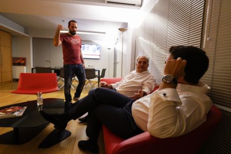 Tweet Τσίπρα: Μπροστά μας ανοίγεται ο δρόμος της δουλειάς και των αγώνων