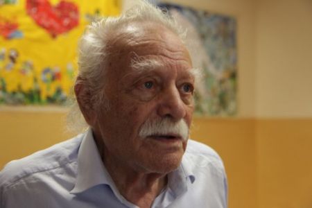 Τα «θαλασσώματα» της Ρένας Δούρου στα φράγματα του Μανώλη Γλέζου