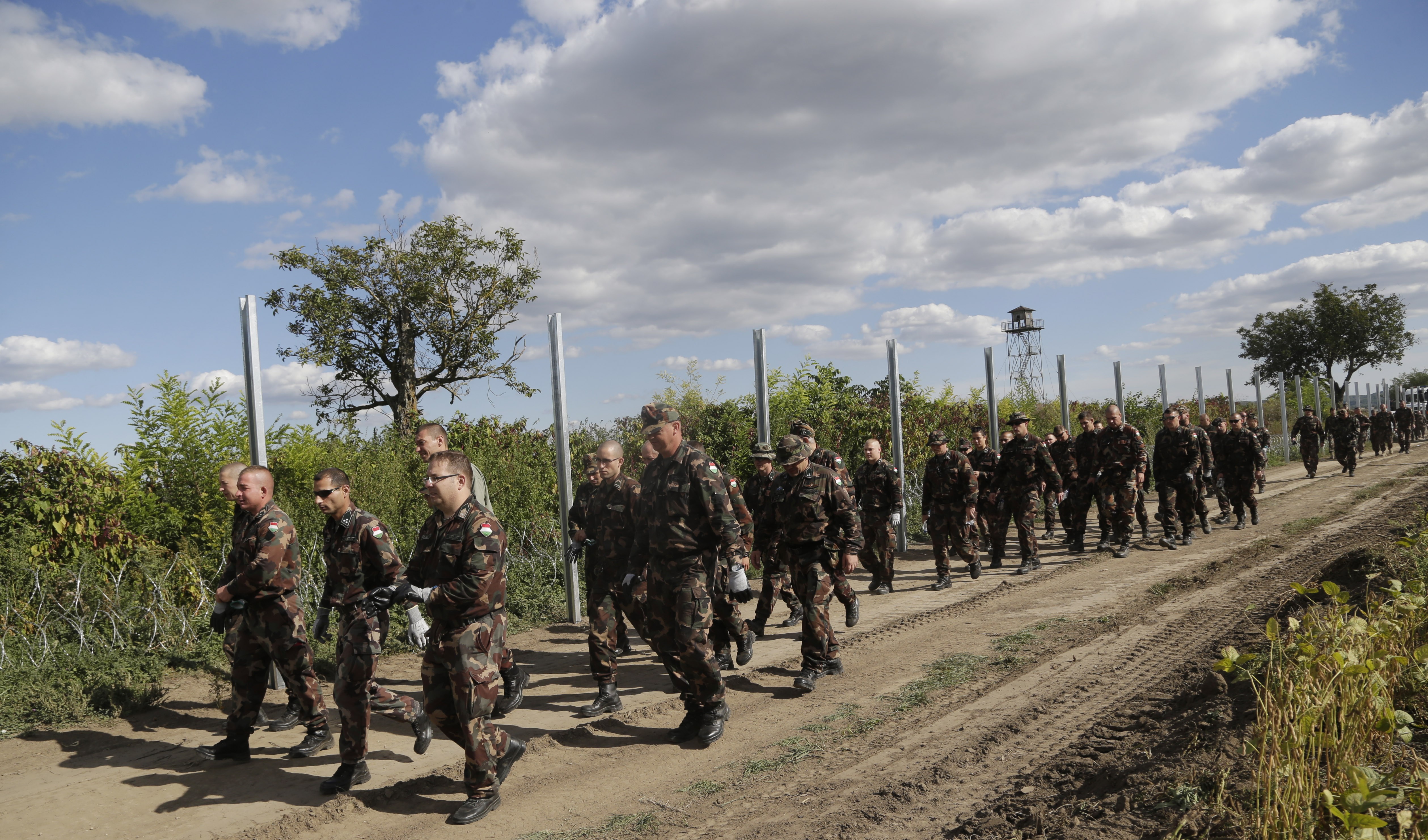 Ουγγαρία: Εγκρίθηκε η αποστολή στρατού στα σύνορα