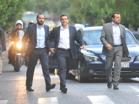 Ταξίδια χωρίς όριο δαπανών για τους συνοδούς του πρωθυπουργού