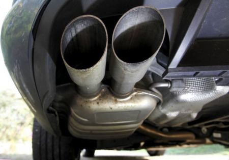 Observer: Η Βρετανία προσπάθησε να μπλοκάρει αυστηρότερους ελέγχους καυσαερίων