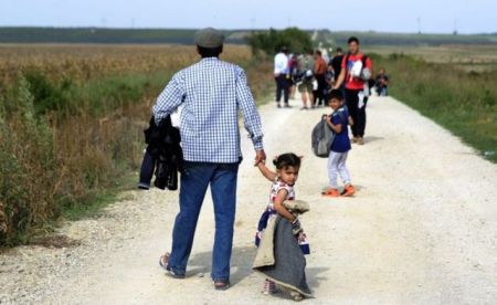 BBC:Εναλλακτικές διαδρομές προσφύγων για παράκαμψη φραχτών