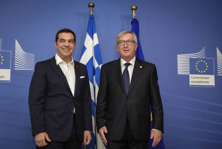 Γιούνκερ σε Τσίπρα: Μην χαθεί χρόνος στην εφαρμογή μεταρρυθμίσεων