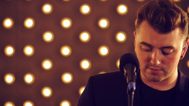 Ο Τζέιμς Μποντ «διαβάζει» τον τοίχο