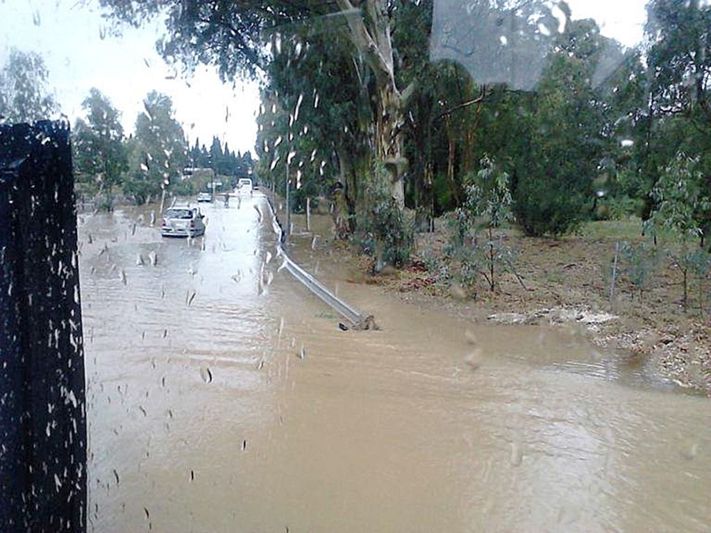 Σοβαρά προβλήματα στα Φάρσαλα από ισχυρή βροχόπτωση