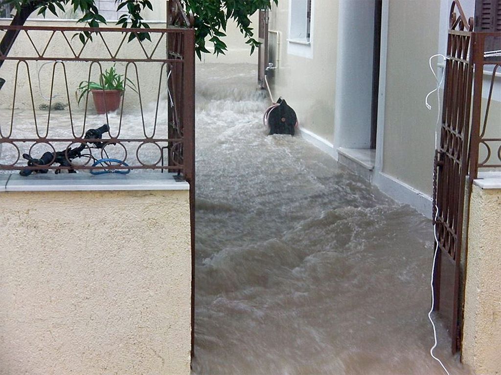 Σε κατάσταση έκτακτης ανάγκης η Κεφαλονιά μετά τη σφοδρή νεροποντή