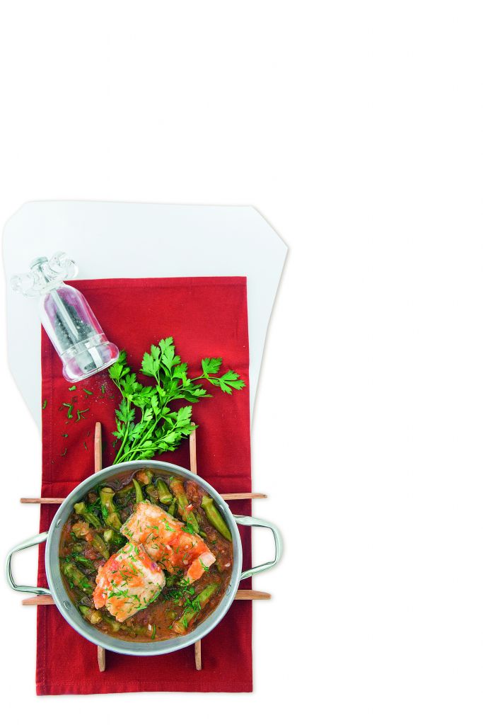 Μπακαλιάρος με μπάμιες στον φούρνο