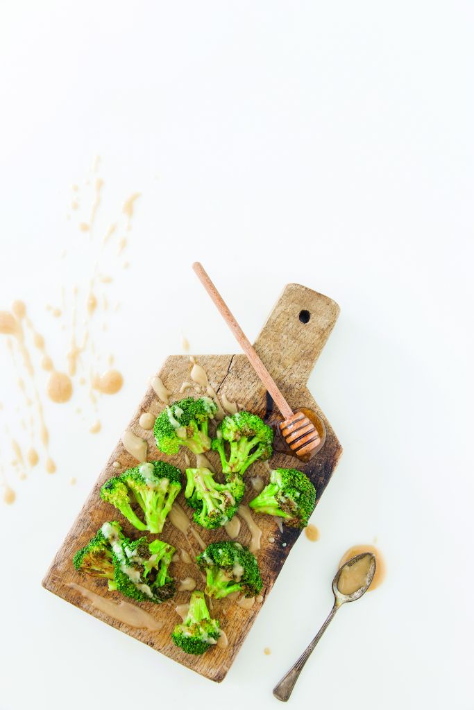 Σαλάτα με μπρόκολο και σος ταχινιού