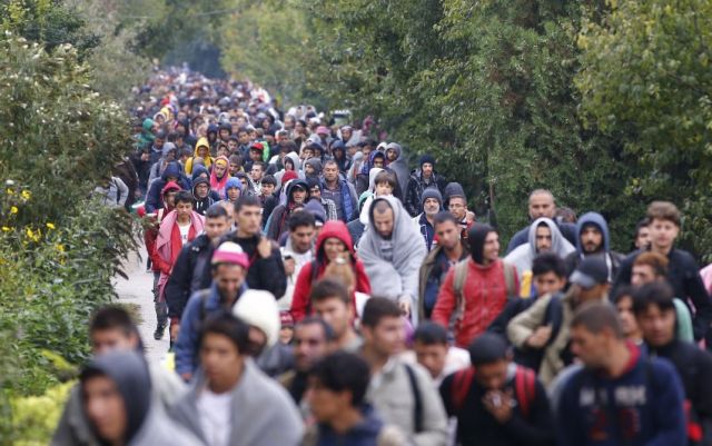 Spiegel: Οι πρόσφυγες και η ανικανότητα της Μέρκελ